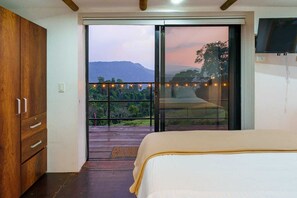 Premium bedding, down duvets, minibar, in-room safe - ACAIMA CAFE  (Sasaima)