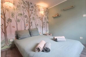 3 bedrooms, desk, iron/ironing board, free WiFi
