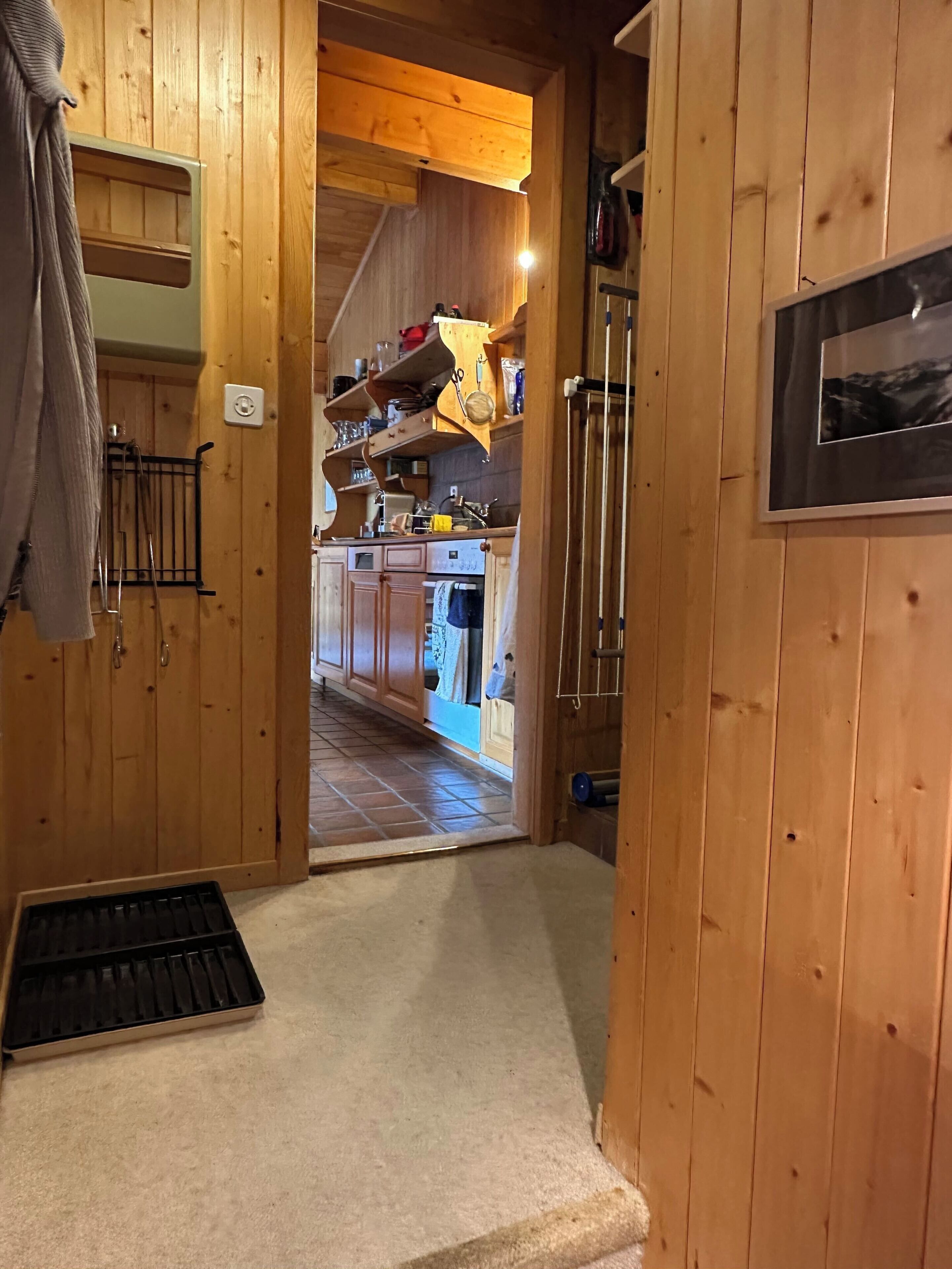 Een oven, een kookplaat, een vaatwasser