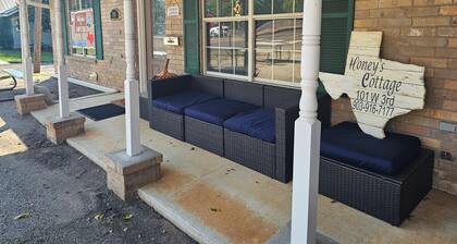 Cozy, family-friendly guest home in Northeast Texas!