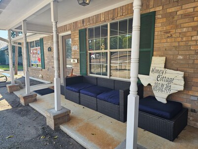 Cozy, family-friendly guest home in Northeast Texas!