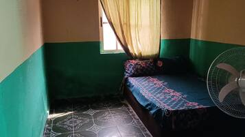 Kamar Single Standar, pemandangan kebun | Ruang kerja ramah laptop