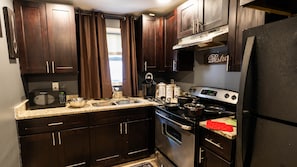 Refrigerador, microondas, horno y parrilla de estufa