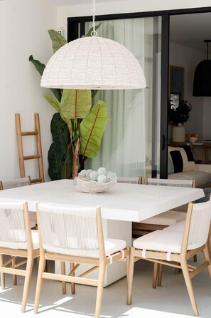 Outdoor dining - Carlton Cove (Lower Carlton)