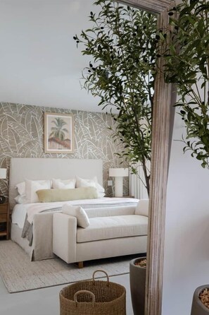 3 dormitoris, caixa forta a l'habitació i planxa i posts de planxar 