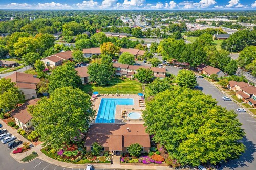 3BR 2bath Apt. Near Downtown High Point and High point University sleeps  6
