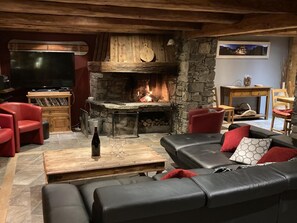 Smart-TV, Kamin, DVD-Player, Stereoanlage