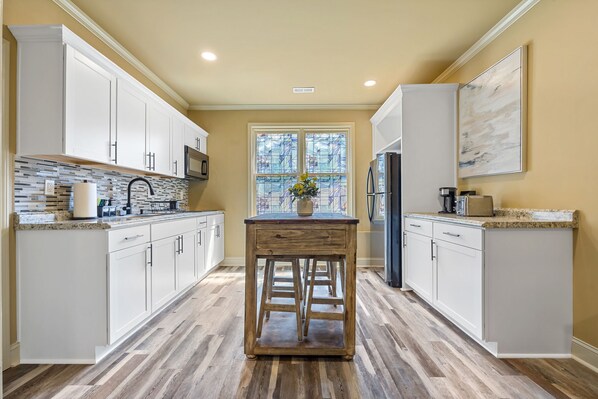 Fridge, microwave, stovetop, coffee/tea maker