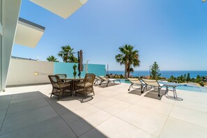 House, 4 Bedrooms, Smoking, Private Pool | Outdoor dining - Stunning 4-bedroom Villa in Benalmádena With Private Pool (Benalmádena)