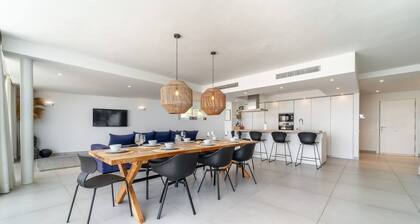 Stunning 4-bedroom Villa in Benalmádena With Private Pool