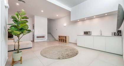 Stunning 4-bedroom Villa in Benalmádena With Private Pool