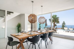 Hus, 4 soverom, røyk, privat basseng | Spisestue