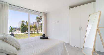 Stunning 4-bedroom Villa in Benalmádena With Private Pool