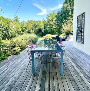 Outdoor dining - Family home with swimming pool close to Strasbourg center (Mundolsheim)