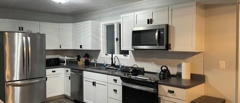 Mikrobølgeovn, ovn, kogeplade, opvaskemaskine