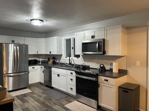 Inviting 3-bedroom house near Gavins Point Dam and Lewis and Clark Lake area.