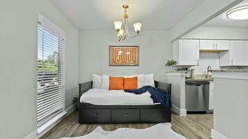 2 habitaciones, tabla de planchar con plancha, wifi y ropa de cama