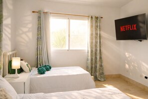 3 bedrooms, iron/ironing board, WiFi, bed sheets