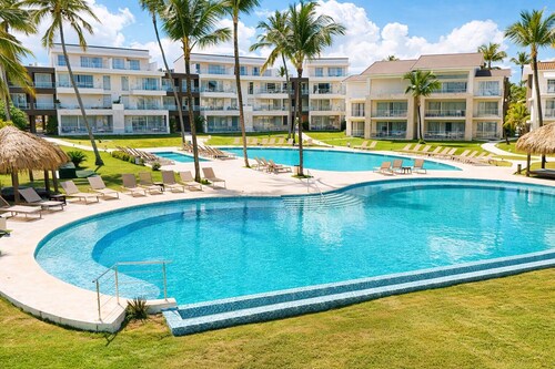 Oceanfront 3BR with Jacuzzi • Palmera Beach