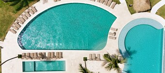 Oceanfront 3BR with Jacuzzi • Palmera Beach