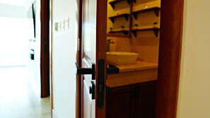 Shower, jetted tub, hair dryer, bidet