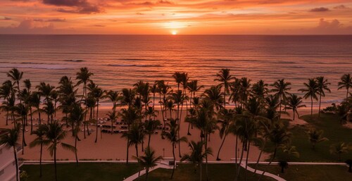 Oceanfront 3BR with Jacuzzi • Palmera Beach