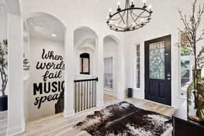 المنشأة من الداخل