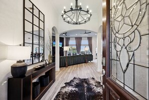 المنشأة من الداخل