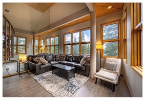 Televisión y chimenea