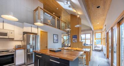 Modern Mountain Chalet - 5 min to world class skiing