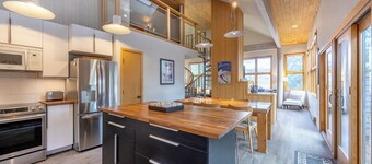 Modern Mountain Chalet - 5 min to world class skiing