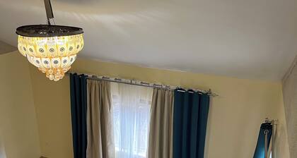 Chandos Lodge, a 2 bed Townhouse, sleeps 4, open living dinner, 24/7 power, WiFi