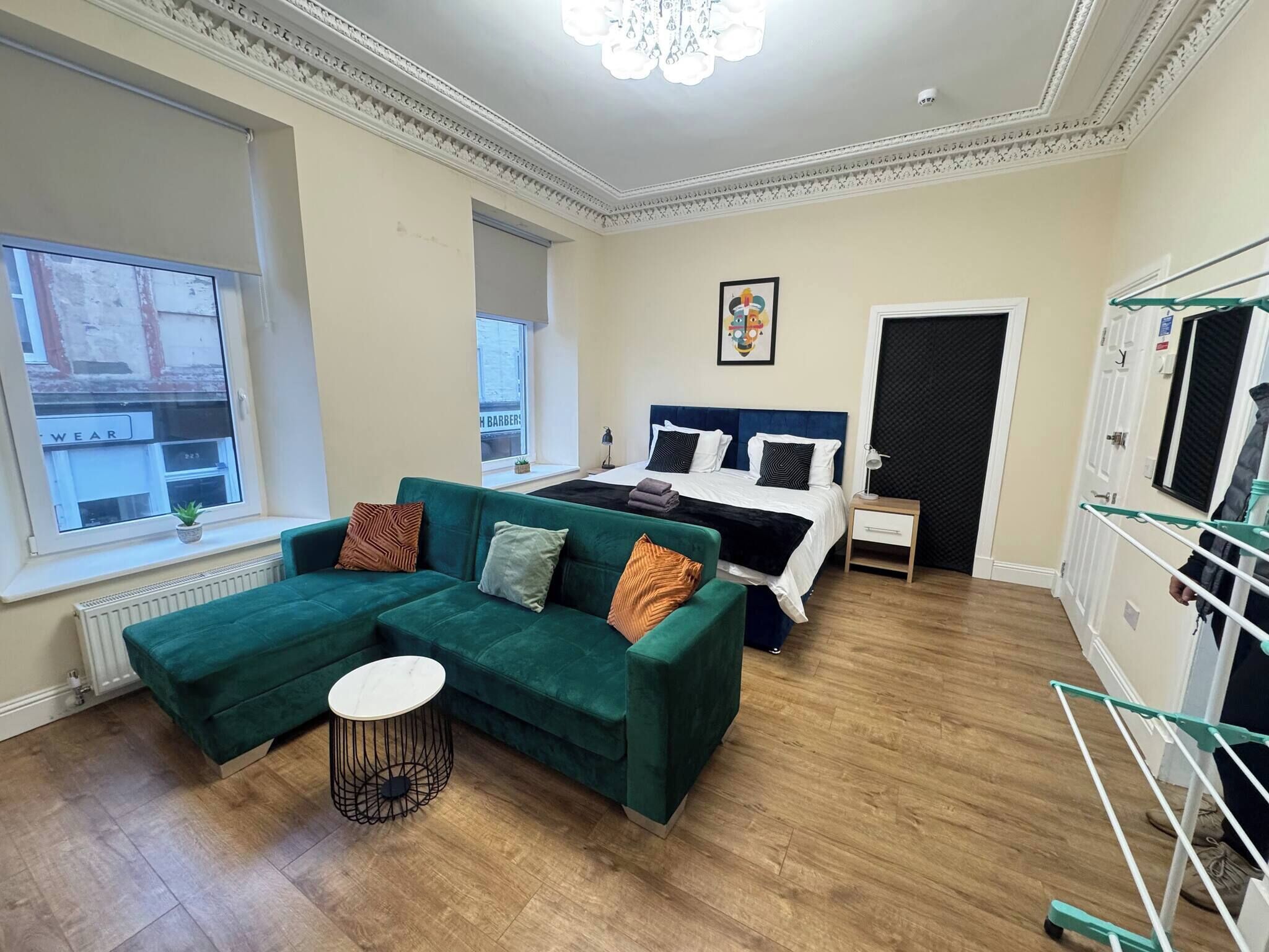Apartment, 1 Bedroom, City View | Living area