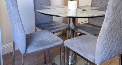 Apartment 2- 216 High Street