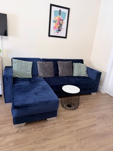 Apartment 2- 216 High Street