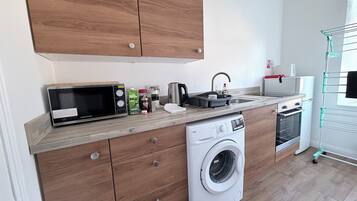 Apartment, 1 Bedroom, City View | Laundry