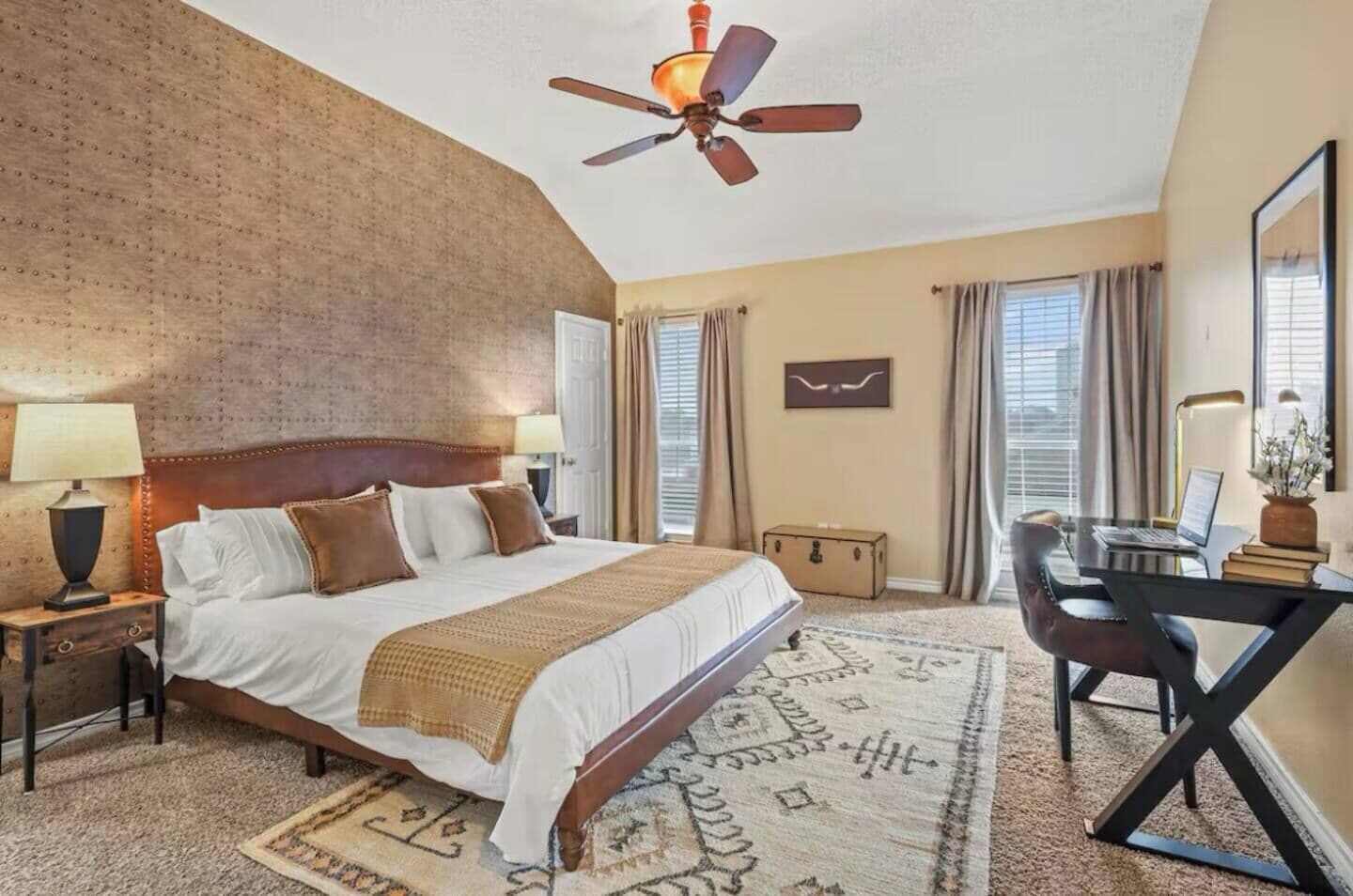 4 多间卧室、办公桌、熨斗/熨衣板、旅行婴儿床