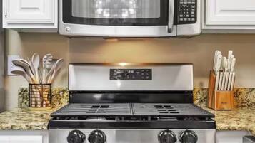 Mikrowelle, Ofen, Herdplatte, Geschirrspüler