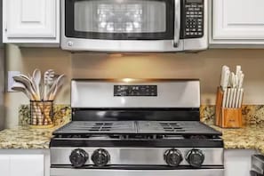 Mikrowelle, Ofen, Herdplatte, Geschirrspüler