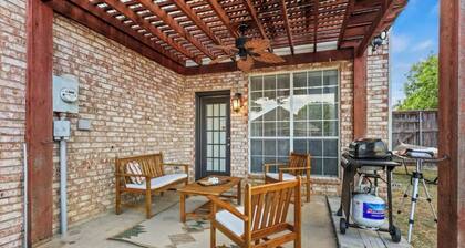 Cozy 4BR Home Near Toyota Stadium Family Fun, BBQ, Bonfire & Outdoor Movies