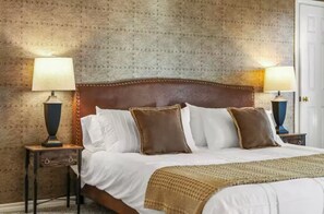 4 bedrooms, desk, iron/ironing board, travel cot