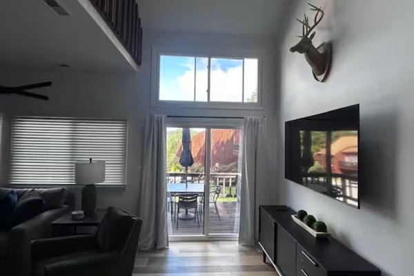 Smart-TV, peis og bøker