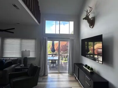 Modern Mountain Getaway – Family-Friendly Comfort Just an Hour from NYC!