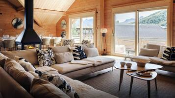 TV, fireplace, video games, stereo