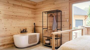 6 bedrooms, WiFi, bed sheets