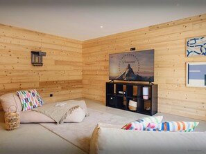 TV, fireplace, video games, stereo