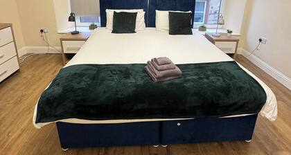 Room-apartment 3- 216 High Street