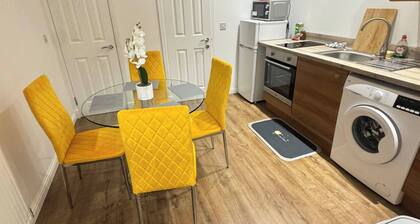 Room-apartment 3- 216 High Street
