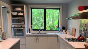 A modern kitchen with a built-in oven, microwave, and sink. - Trentham Akyra Lodge - 3 bedrooms- Walk to town.  (Trentham)
