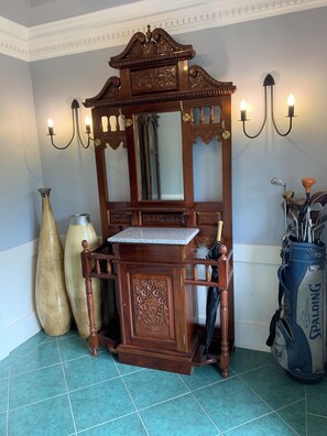 المنشأة من الداخل